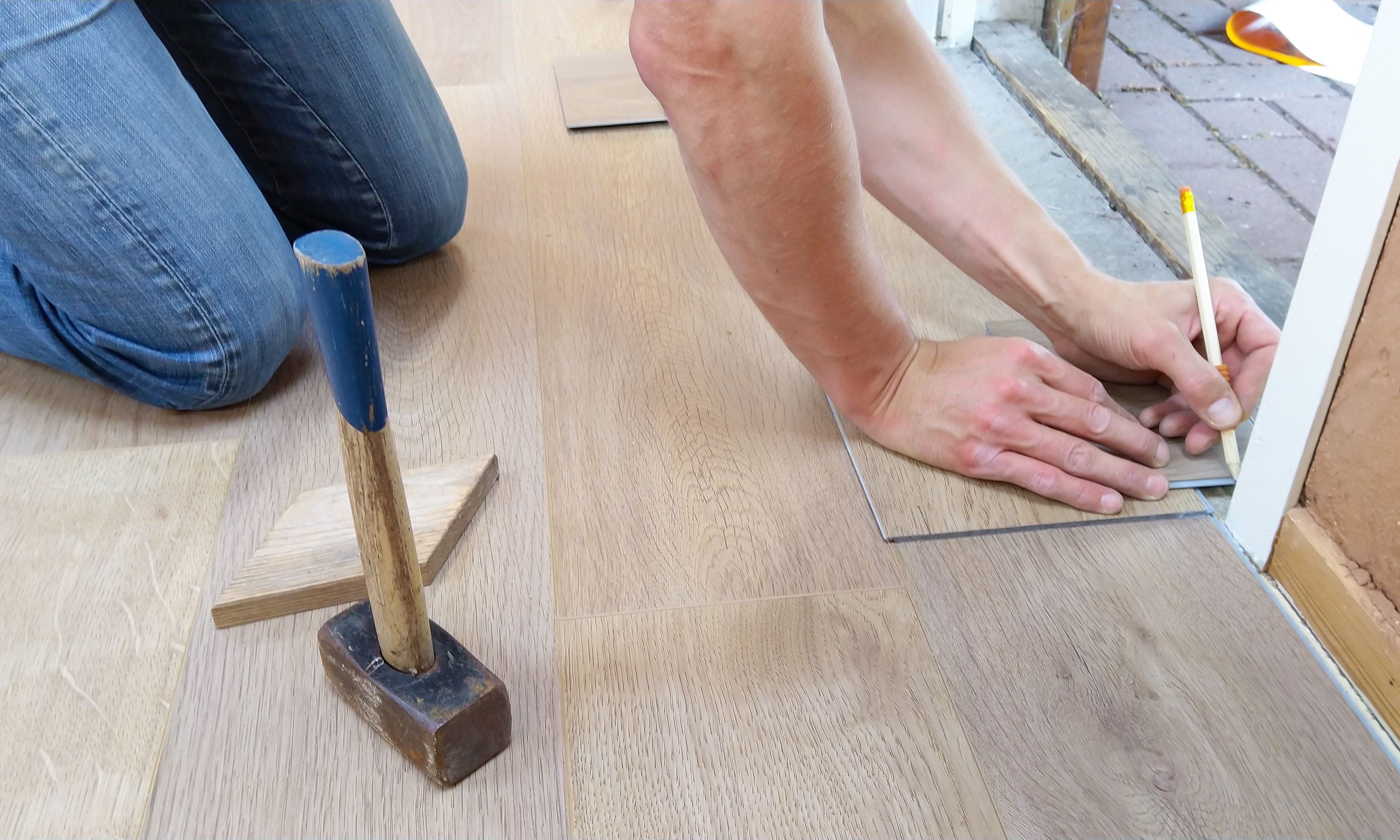 重鋪木地板價錢不斐，教你DIY局部更換，完美修補破損地板4